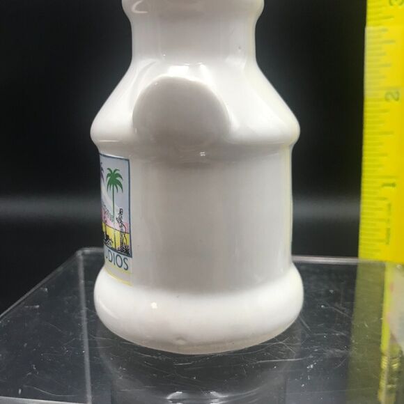 California Universal Studios Hollywood Souvenir Salt and Pepper Shakers - Picture 5 of 8